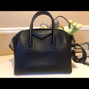 Givenchy Antigona Medium -BLACK